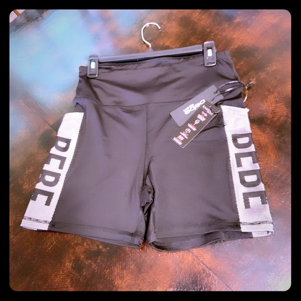 Sports shorts  with band control